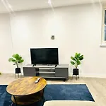Town Center Luxury Apartment Next To The Beach