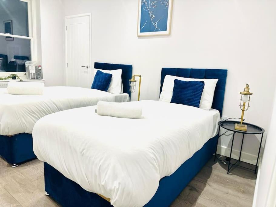 Town Center Luxury Next To The